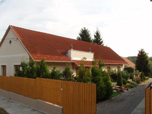 Igal Apartment | Franciska Portája