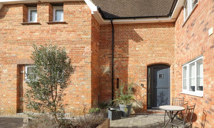 Newport House | FRANKEL