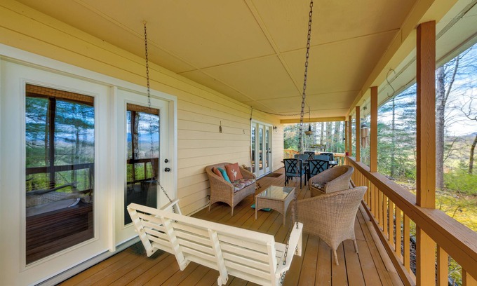 Franklin Cabin | Franklin Cabin: Deck with Smoky Mountain Views!
