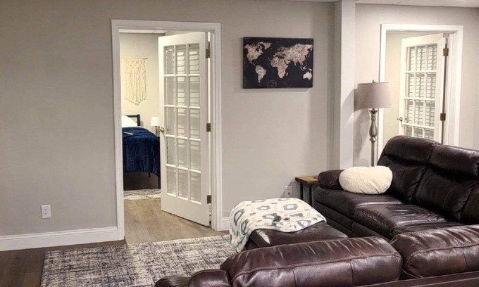 Evansville Apartment | Franklin St Suite