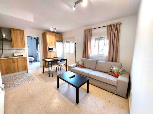 Leon XIII-Los Naranjos Apartment | Fray Isidoro Apartment