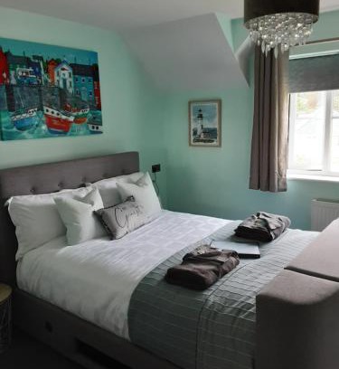 Par House | Freda's Treasure "Abi's Room"
