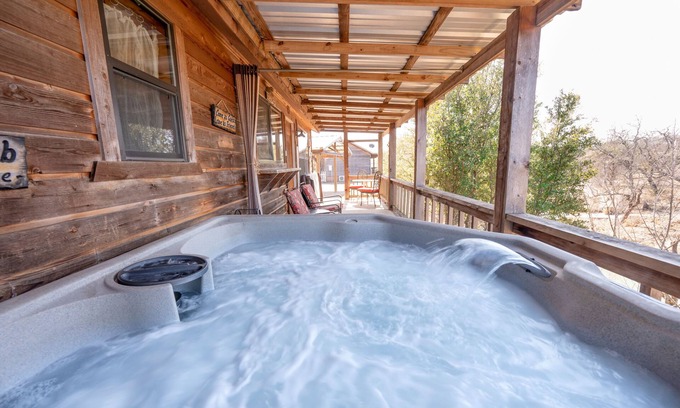 Fredericksburg Cabin | Fredericksburg Texas private cabin with hot tub