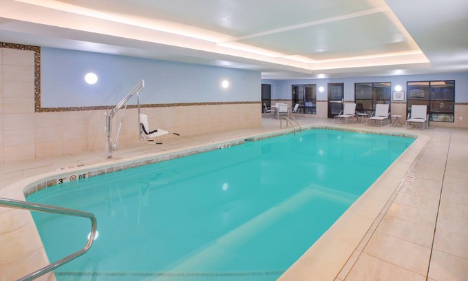 Benton Harbor Condo | Free Breakfast Buffet! Pool, Shared BBQ Area.