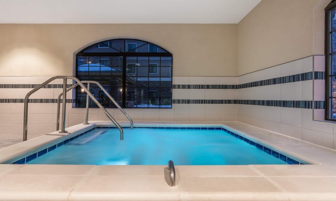 Midtown Anchorage Apartment | Free Breakfast Buffet Included. Pool, Hot Tub, & Gym Access!