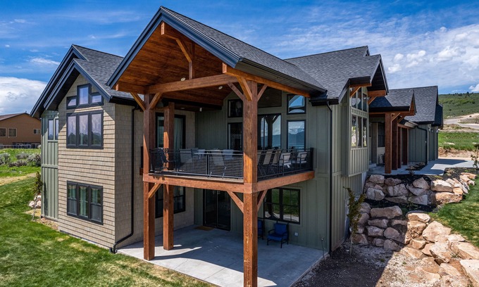 Garden City Cabin | *Free Night* (Winter/Spring Stays) (Stay 3 get 4th free) Huge Lodge Sleeps 50!