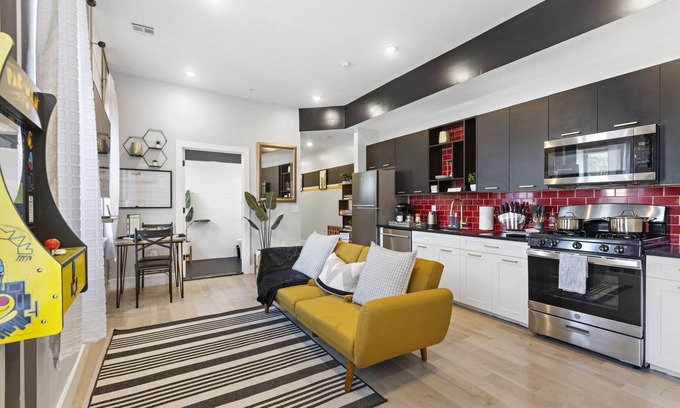 North Ironbound Apartment | Free Parking 30% Off 4 br Duplex Prime location