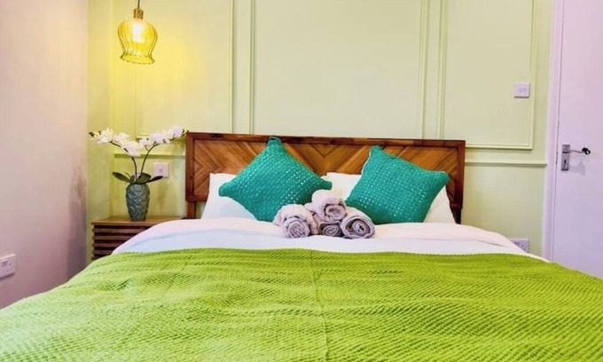 London Borough of Bexley Apartment | Free parking By Bexleyheath Stn | 30Mins to center