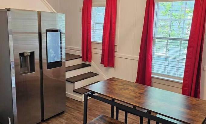 Cabbagetown House | Free Wi-Fi, Parking, No Pet Fee, Free Wi-Fi, Parking, No Pet Fee
