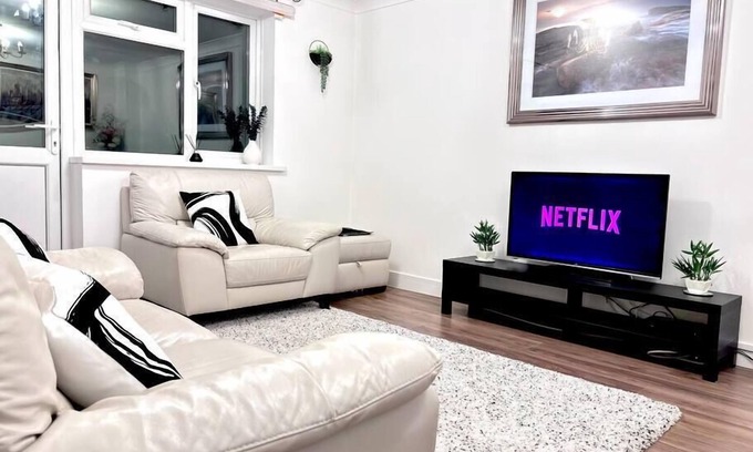 Bletchley House | FreeParking | Work&Leisure | Sleeps 5 | MK Centre