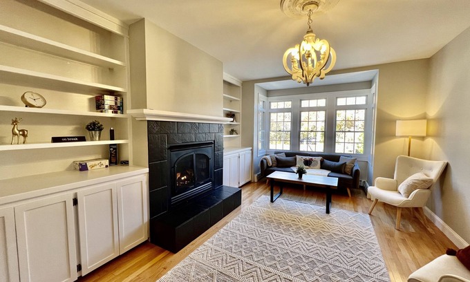 Freeport House | Freeport Escape - 3 King Beds, Fire-pit