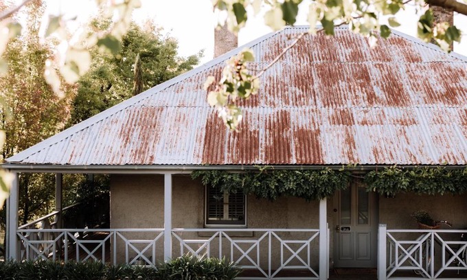 Beechworth Villa | French Cottage Beechworth with stunning Alfresco Garden