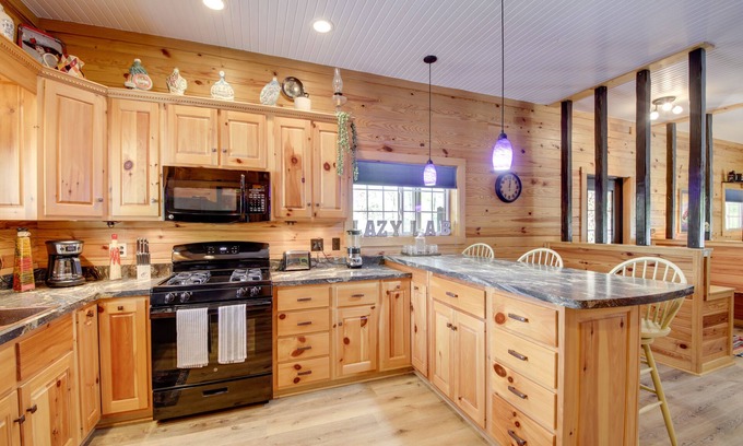 French Lick Cabin | French Lick Cabin w/ Covered Porch & Gas Grill!