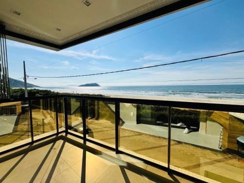 Governador Celso Ramos Apartment | Frente Mar 3 suítes na Praia de Palmas - Mirante Del Mar