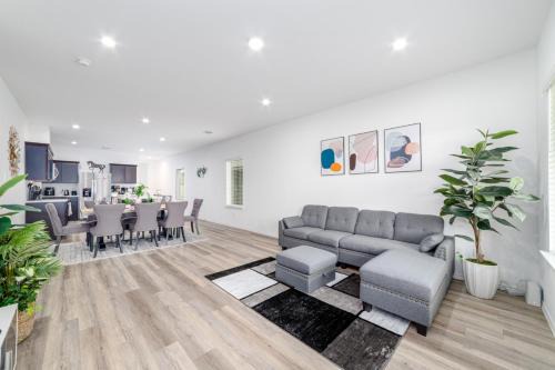 Houston House | Freshly Built 4BR Home in North Houston