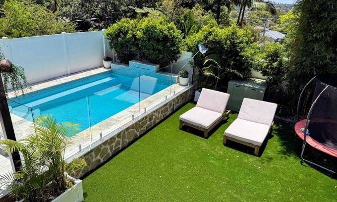 North Manly Villa | Freshwater Pearl - a stunning luxury retreat, close to beaches and shops!