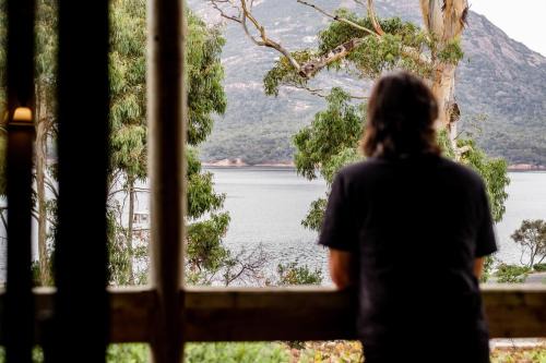 Coles Bay Ski Chalet | Freycinet Cottage 1 – Bluestone