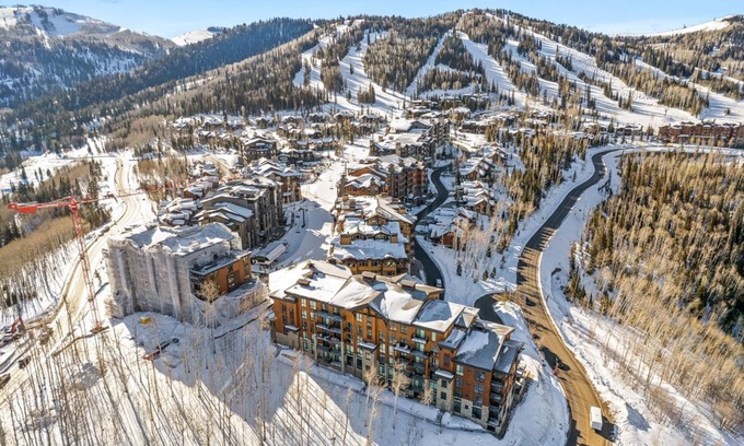 Empire Pass Condo | Friendly Studio Condo in Empire Pass with Mountain Views and On-Site Hot Tub
