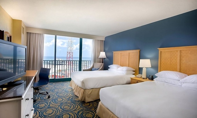 Brush - Stewarts Resort | Friends and Family Daytona Getaway! FOUR Units! 2 Onsite Pools & Spa, Parking