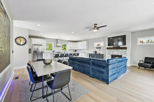 Buena Vista House | Friends in Skyline Places Luxurious Brand New Build, Great for Groups, 10 min to Downtown Nash