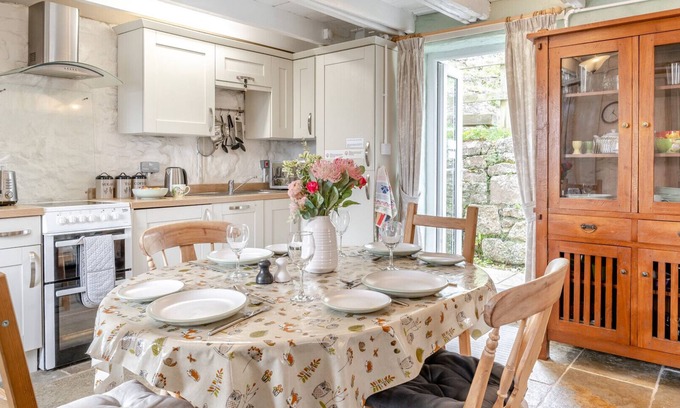 Llangennith House | Frog Cottage - Two Bedroom House, Sleeps 4