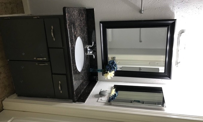 Garden Oaks Apartment | From Ten to Zen