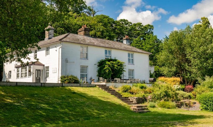 Bala House | Fron Dderw