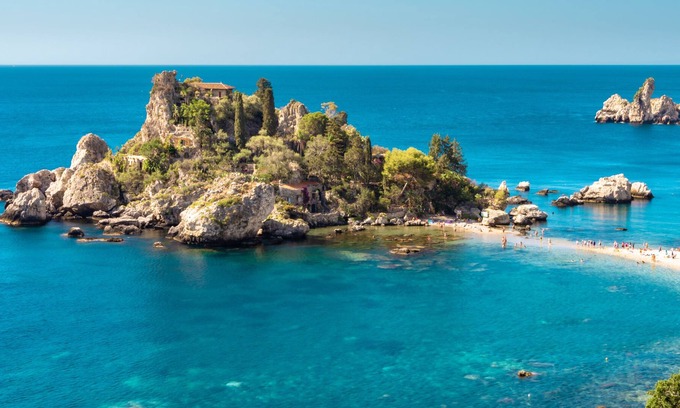 Mazzaro Apartment | Front Beach Apartment at Isola Bella, Taormina
