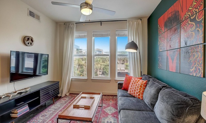 North Burnet Apartment | Frontdesk 1 BR Apt Near St. Edwards Park