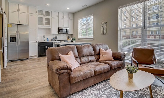 Third Ward Apartment | FRONTDESK 500 West Trade Apts Fourth Ward Charlotte