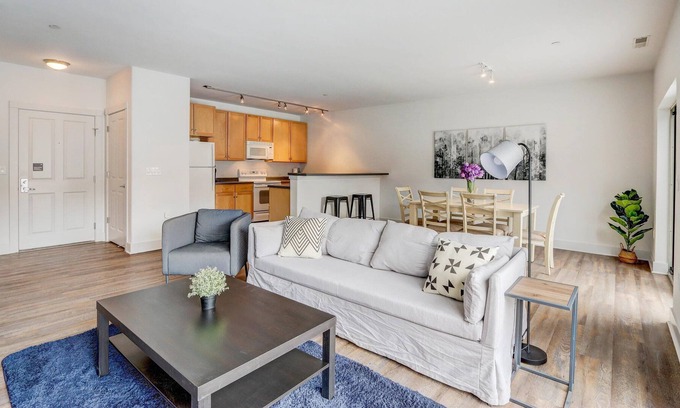 Historic Third Ward Apartment | FRONTDESK Jefferson Block Apts Third Ward Milwaukee