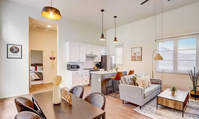 Menlo Park Apartment | Frontdesk | Spacious 1 BR Apt near Downtown
