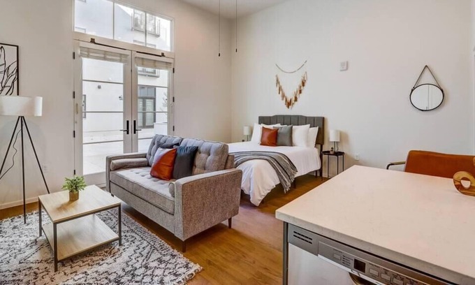 Menlo Park Apartment | Frontdesk | Sunny + Open Studio Apt near Downtown