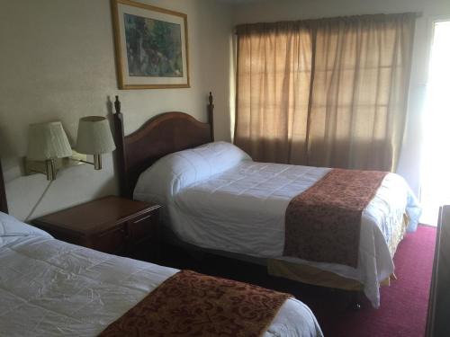 Anaheim Resort Hotel | Frontier Motel