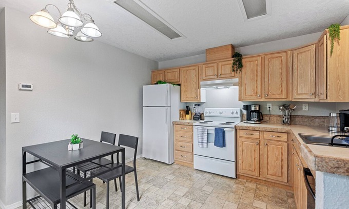 Sagle House | Fry Creek Forest Escape - Perfect for Families & Close to Silverwood!