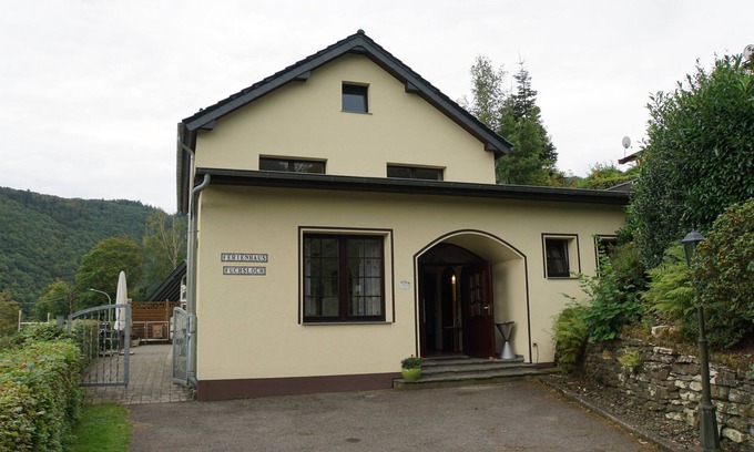 Rurberg House | Fuchsloch vacation home: plenty of space for 6-12 people on the banks of the Rursee
