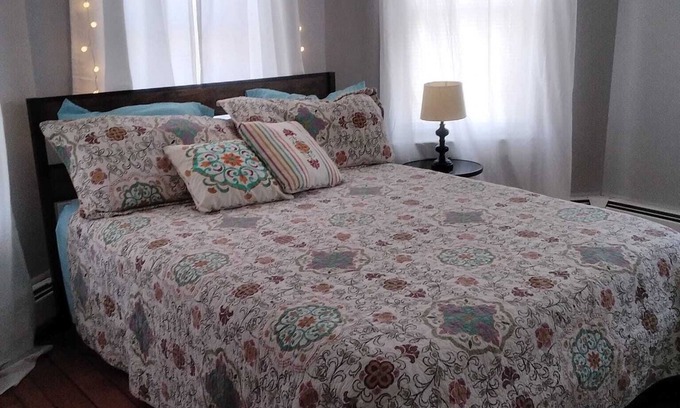 Warren Apartment | Full 2 bedroom apt in beautiful Warren RInFloor 2