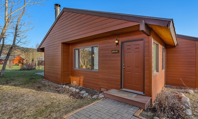 Clark Cabin | Fully equipped kitchen, pet friendly, and beautiful views.