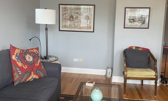 Irving Park Condo | Fully furnished 2 Bdrm. In Old Irving Park. Easy walk to Blue Line.