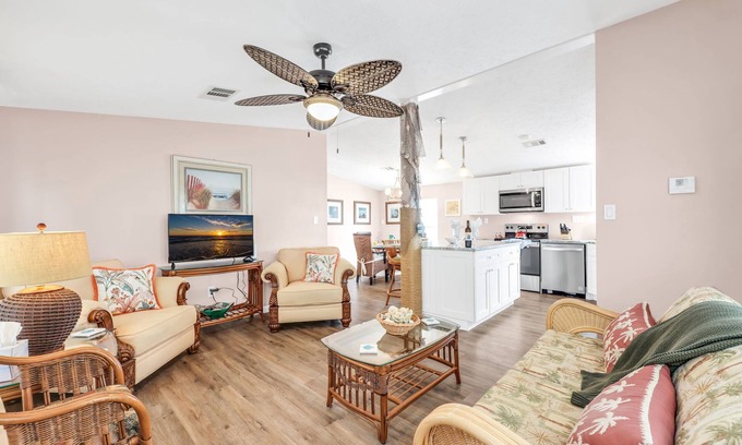 Biggar House | Fun Beach House-Less than 5 miles to the beach!