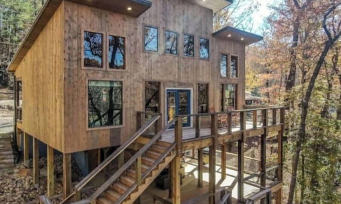 Ellijay Cabin | Fun on the River-Modern home near orchards & wineries