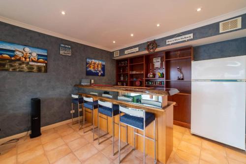 South Yunderup House | Funland, Family Home On The Canals Mandurah