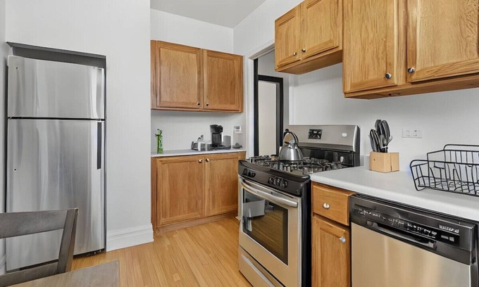 North Center Apartment | Furnished 1BR Apt w/Natural Light & King Beds