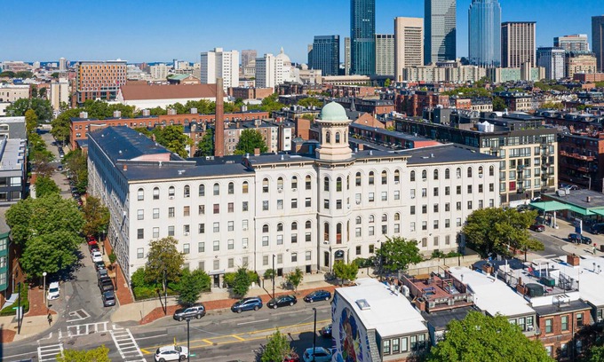 South End House | Furnished South End Studio w/Gym, W/D & Pool