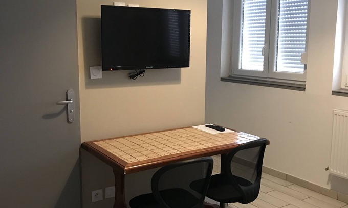 Roanne Apartment | Furnished studio with kitchen
