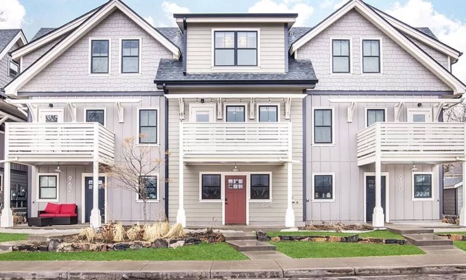 Louisville House | Furnished Townhome in Downtown Louisville