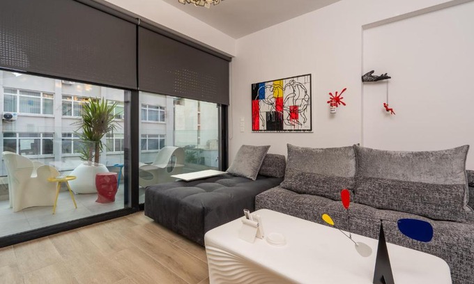 Platia Viktorias Apartment | Futuristic 2BD Apt by Metro & Pedion Areos Park