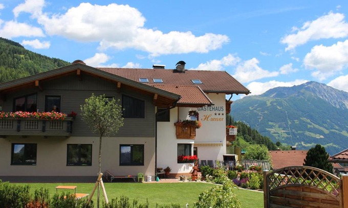 Virgen House | Gästehaus Hanser