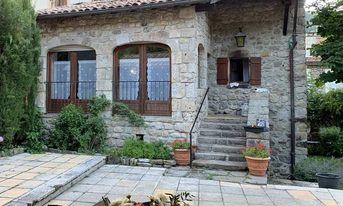 Jaujac House | Gîte 3 Confort Avec Piscine Privée au Coeur de L'ardèche