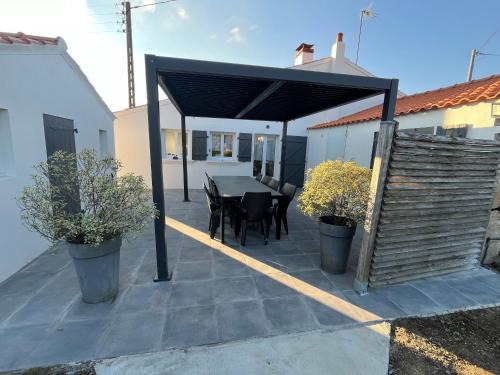 Commequiers House | Gîte accessible PMR avec jardin clos, terrasses et proche Vélo Rail à Commequiers - FR-1-426-465